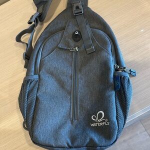 Crossbody travel bag.